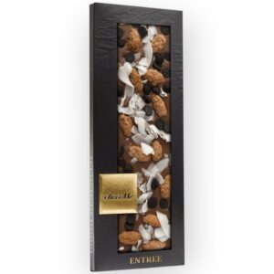 Tejcsokoládé, fahéjas-cukros mandula, kókuszforgács, étcsokoládé pasztilla